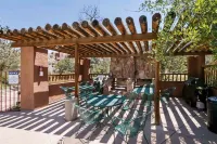 Cozy Santa Fe Southwestern Retreat