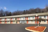 Super 8 by Wyndham Hazleton Hotels in Sugarloaf Township