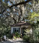 Quiet, Secluded Cottage, Close to Sapelo, Birding, nature, fishing Free wi-fi!