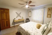 5 Bedroom 2.5 Bath Home In East Cobb and minutes to Truist Park and the Battery