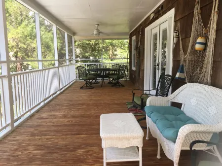 Adorable beach home in North Litchfield!!!