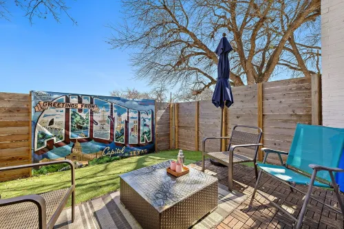 Boho 2Bed Retreat - 5 Min to Shops & Eats & Airport