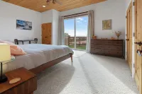 Enchanting adobe manor on 2 tranquil acres 5 min from downtown historic Crestone