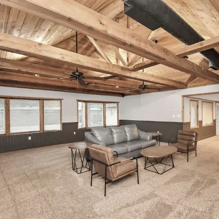 Spacious Modern Cottage Perfect for Families & Pets ~ Gated Parking ~ Sleeps 9+