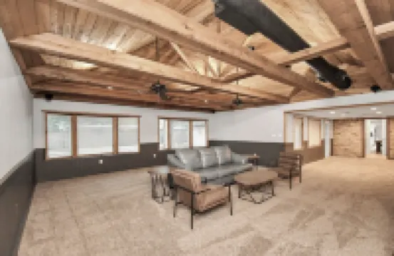 Spacious Modern Cottage Perfect for Families & Pets ~ Gated Parking ~ Sleeps 9+