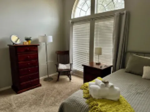 Pool Hot Tub Game Room Arcade Fast Wi-Fi Fire Pit Dog Friendly! Hotels in Mansfield