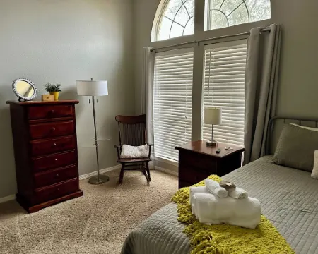 Pool Hot Tub Game Room Arcade Fast Wi-Fi Fire Pit Dog Friendly! Hotels in Mansfield