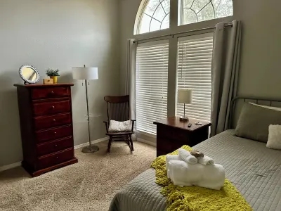 Pool Hot Tub Game Room Arcade Fast Wi-Fi Fire Pit Dog Friendly! Hotels near Lowe's Garden Center