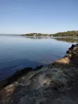 Lakeside self-contained room with private entry - 1 min from Wangi jetty
