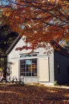 Black Forest Cabins Hotel dekat Peer Gallery