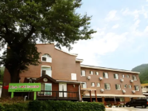 The Red House Hotels near Sinheungsa Temple
