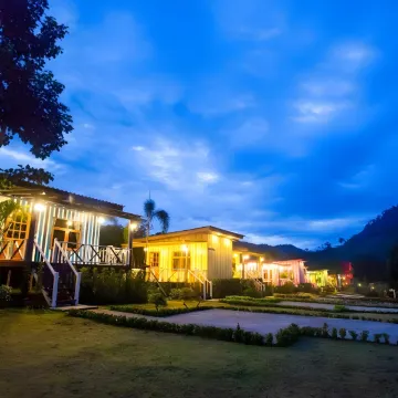 The Prints of Whales Inn - Housity