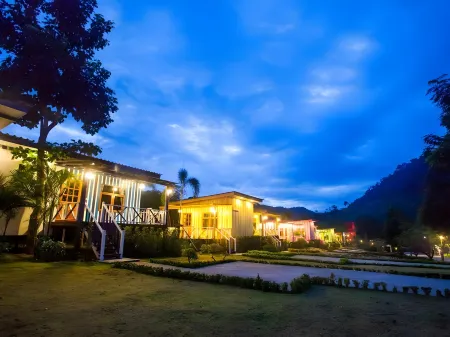 The Banyan Leaf Resort Отели рядом с достопримечательностью «Alpaca Hill»