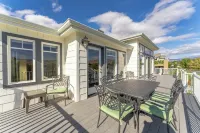 Bright Water Sunrise Home at Wapato Point Resort 5-bed Close to Sandy Beach/Pool