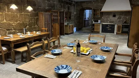 Pazo de San Pedro de Bembibre Отели в г. Comarca de Chantada