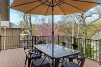 Walk to Plaza & Park + Close to KU Med & St. Lukes Hospitals Hotel a 