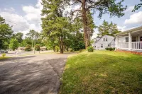 Modern 4-Bedroom House, TV in Bedroom,Big Fence Yard, Pet Stay Free,Lighted Yard - balcony
