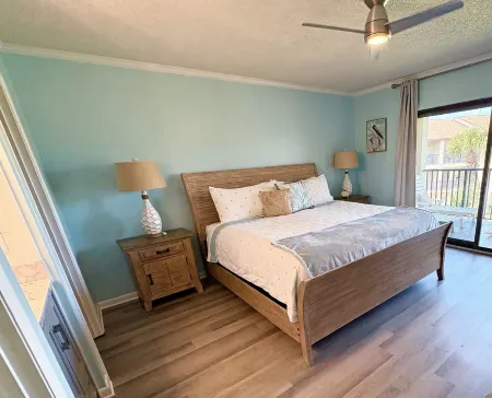 The Turtle Nest - Oceanfront, 2 BR/2 BA Отели в г. Сейнт Огастин Бич