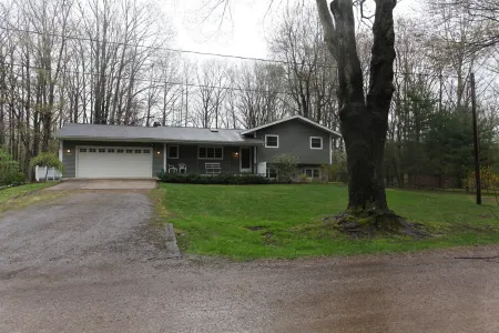 Glenn Retreat by the Lake