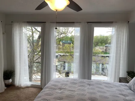 Amazing 2 Bed 2 Bath Condo on the Lake just Updated