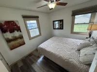 Des Moines Entire home  3 Bdms King; Queen; Twins  quiet near High Trestle Trail