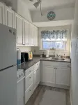 Great location! No need to drive. Close to beach, boards and Convention Center! Hotel a 