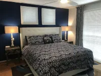Lovely Bungalow in private , secluded neighborhood near Carrboro