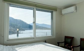 Jinan Lake Pension
