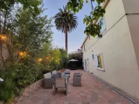 3 bedroom private guest suite by Mr C Hotel, Safe A+ area with Patio, WiFi, TV