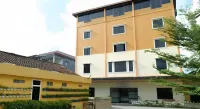Joyful Hotel Отели в г. Parit