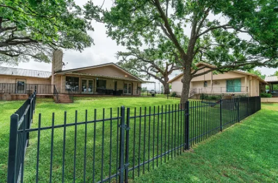 Modern Waterfront Home on the Llano Arm of LBJ - Great for All Ages! 金士蘭酒店