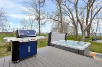 Hidden Haven - Luxury Cottage w/ Hot Tub & Scenic Views