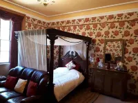 Hallgreen Castle Hotels near Montrose Air Station Heritage Centre