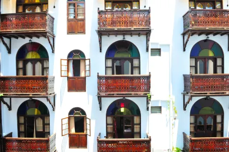 Dhow Palace Hotel Отели рядом с достопримечательностью «Персидские бани Хамамни»