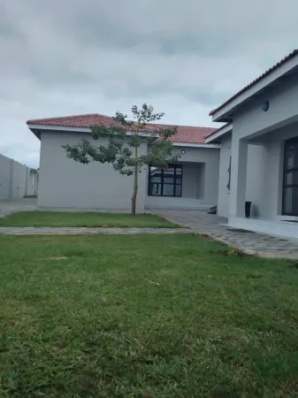 Luxury 3 Bedroom Self Catering Apartment- Masvingo