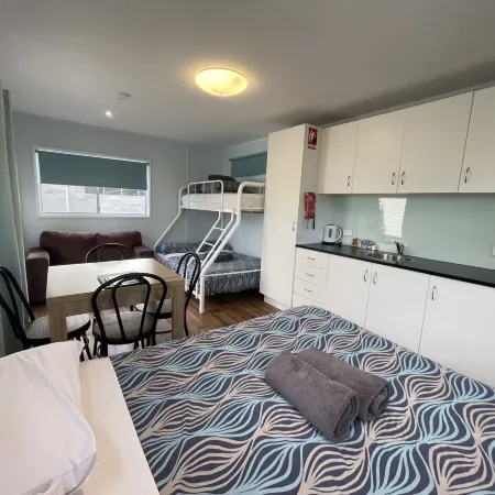 Acacia Caravan Park & Holiday Units