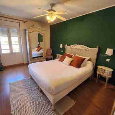 Hôtel la Tour Perrier Rooms