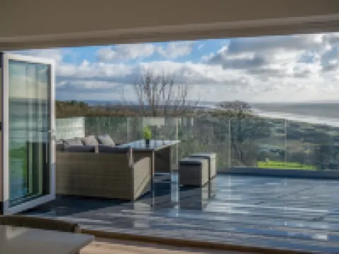 Sunrise - 5 Bedroom Home - Pendine Hotels in Pendine