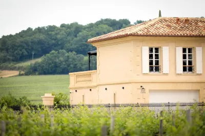Petit Monlot - Saint-Emilion Hotels in Sainte-Colombe