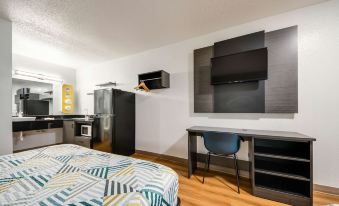 Studio 6 Laredo, TX - North I 35