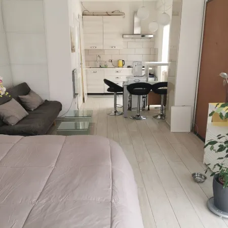 Apartment - Sleeps 2 - Parking - 5Min to la Frasca