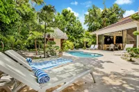 4-Br Pool Villa - Garden & Beach Access - Villas