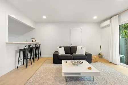 Spacious Apt w/1BR - City Center