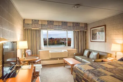 Capri Inn Hotels near Jack Gatecliff Arena