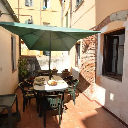 Lucca Central Garden Cottage