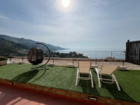 Agriturismo Un Mare di Fiori Hotels in Latte