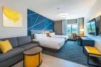 Comfort Suites Hotel in zona Arlo's Honey Farm