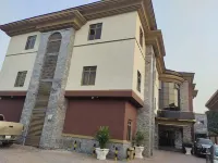 Apno Hotel and Suites Hotels near Lakowe Lakes Golf & Country Estate