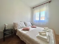 Bright and Cozy Apartment With Balcony in Kastel Luksic Hotels in Kastel Luksic