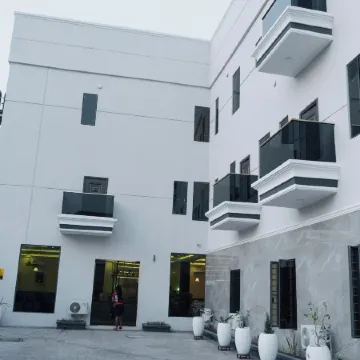 The Manor Hotel by Luckzi